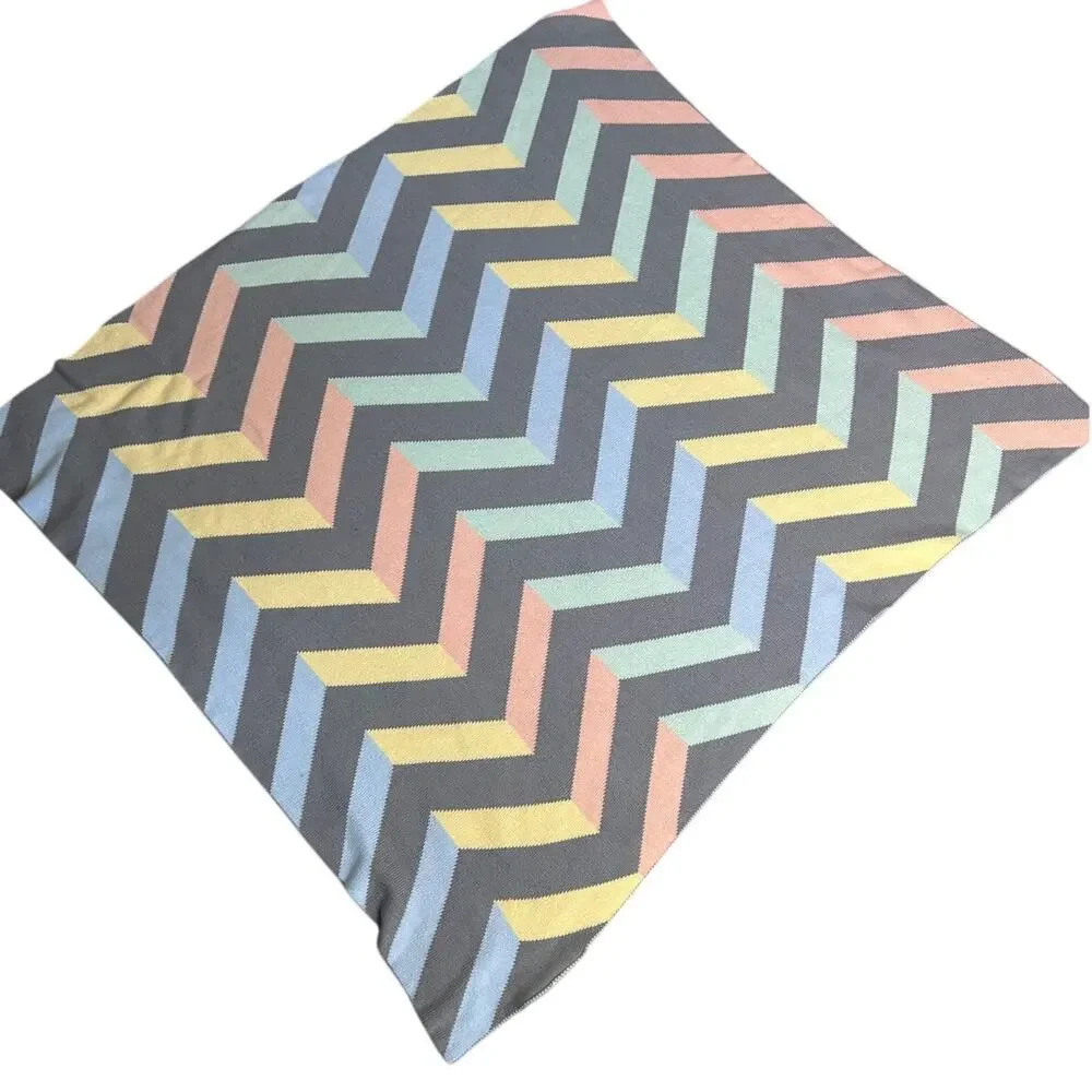 NWOT Weegoamigo Bestee Spectrum Multicolor Geometric Knit Baby Crib Blanket